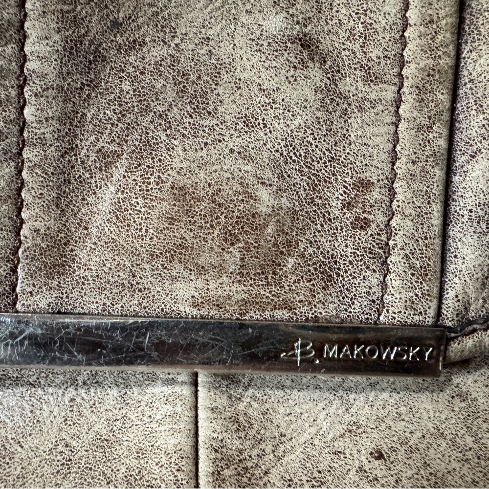 B. Makowsky Brown/ taupe Leather Crossbody Bag with Distressed Finish - Picture 2 of 8